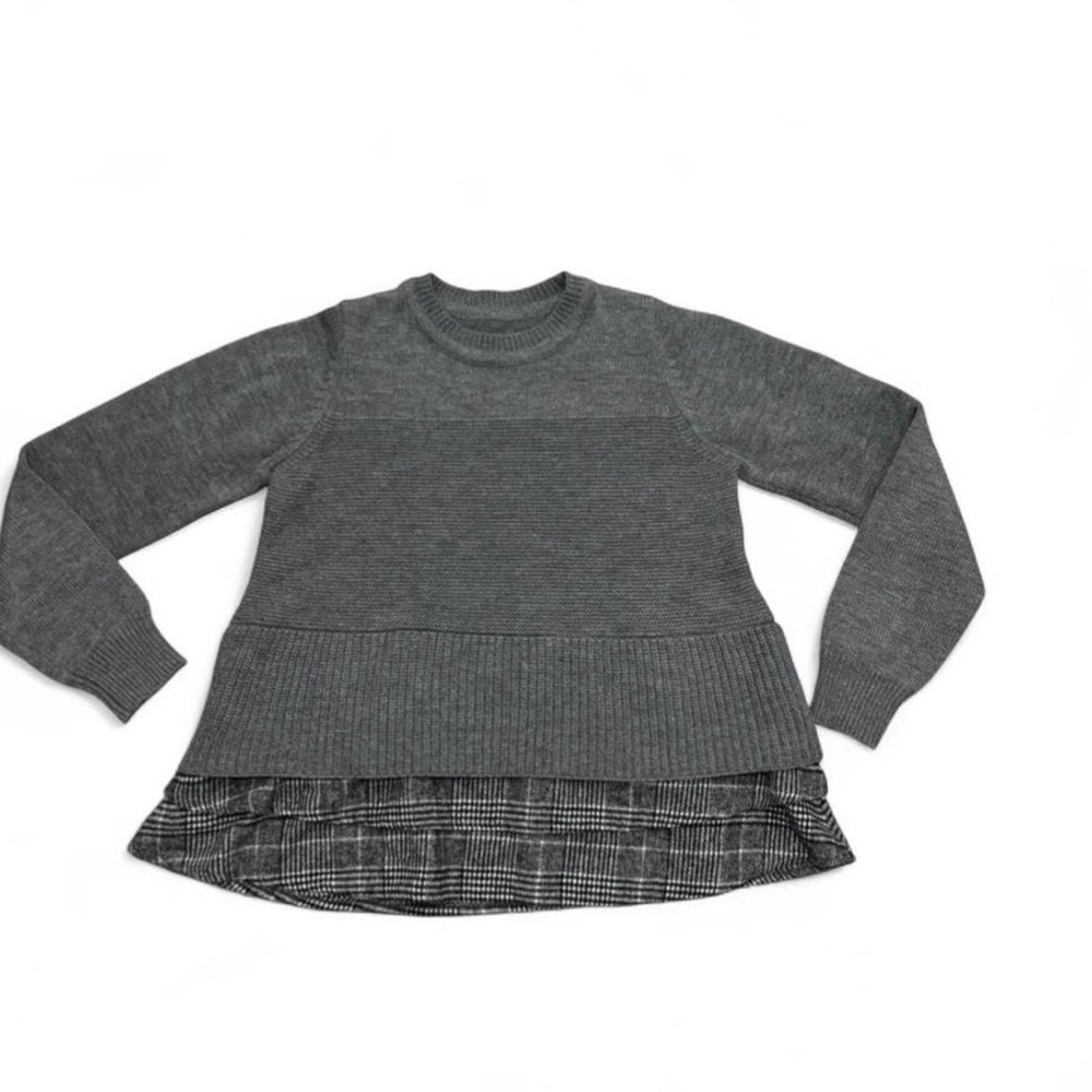 ✨ Grey plaid layered sweater Size L✨